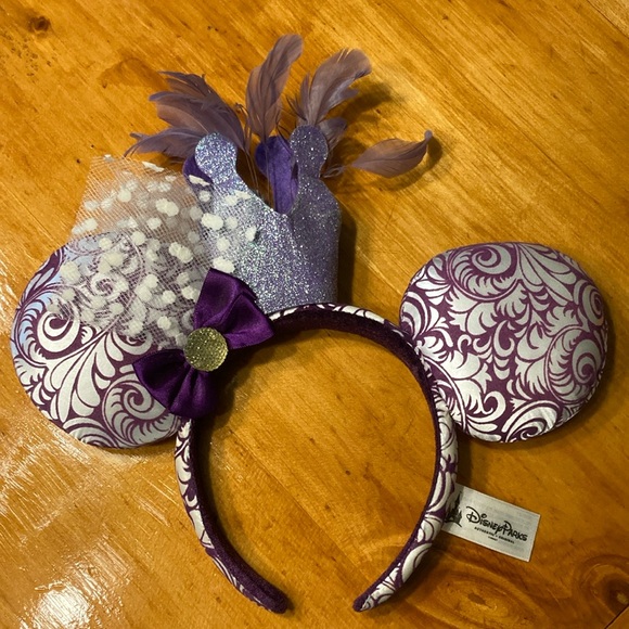 Disney Accessories - Walt Disney World Crown Minnie Mouse Ears Headband